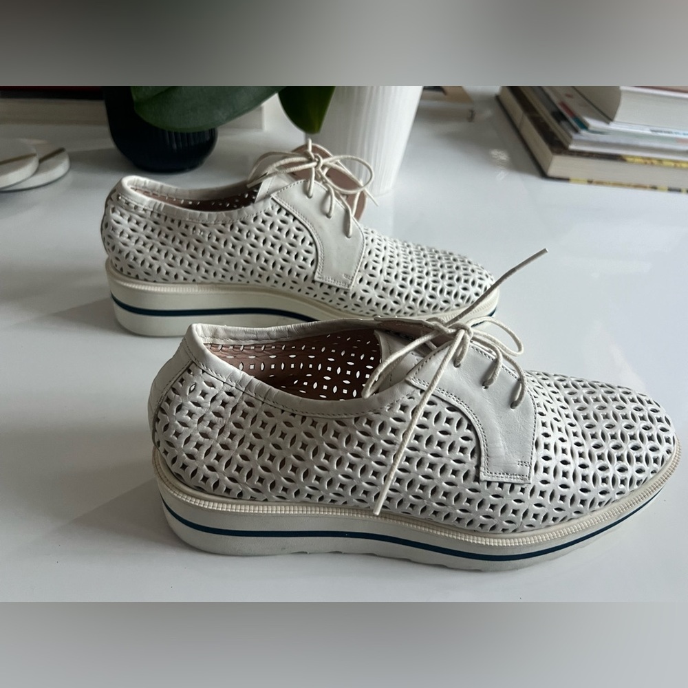 VINTAGE Pertini White Leather Perforated Lace-Up Platform Loafers Derbies Shoes